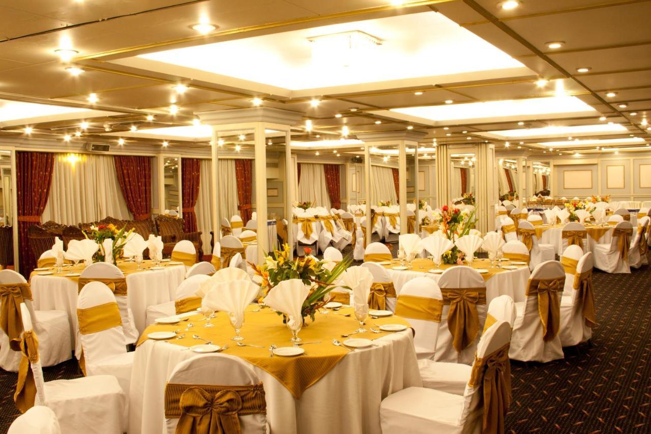 Regent Plaza Hotel & Convention Center Karachi Exterior photo