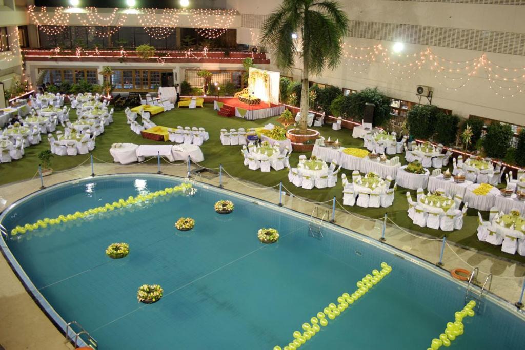 Regent Plaza Hotel & Convention Center Karachi Exterior photo