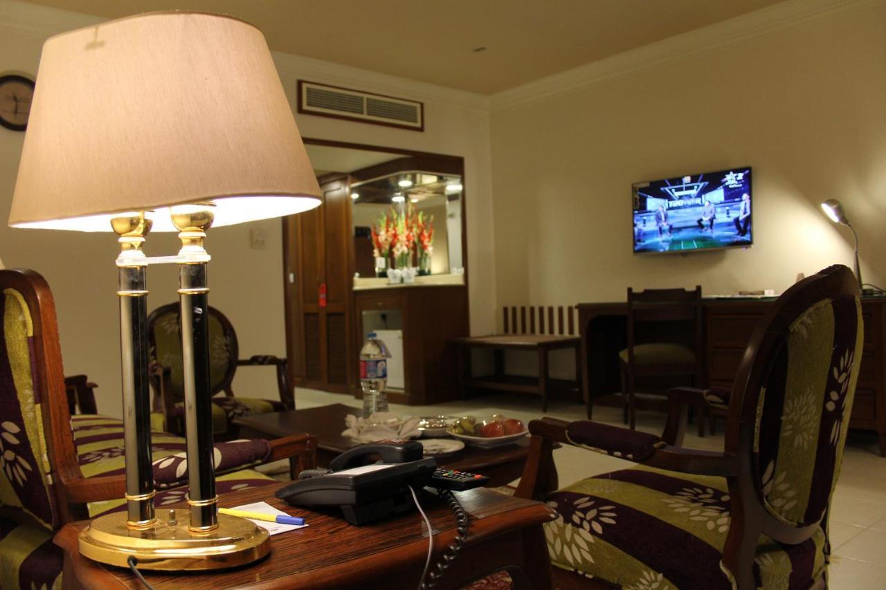 Regent Plaza Hotel & Convention Center Karachi Exterior photo